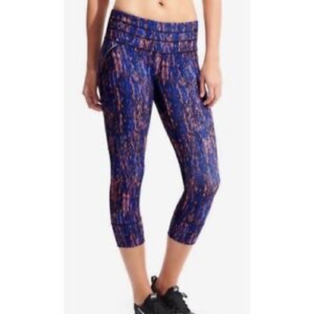 Athleta reptile relay Capri mid rise leggings xs